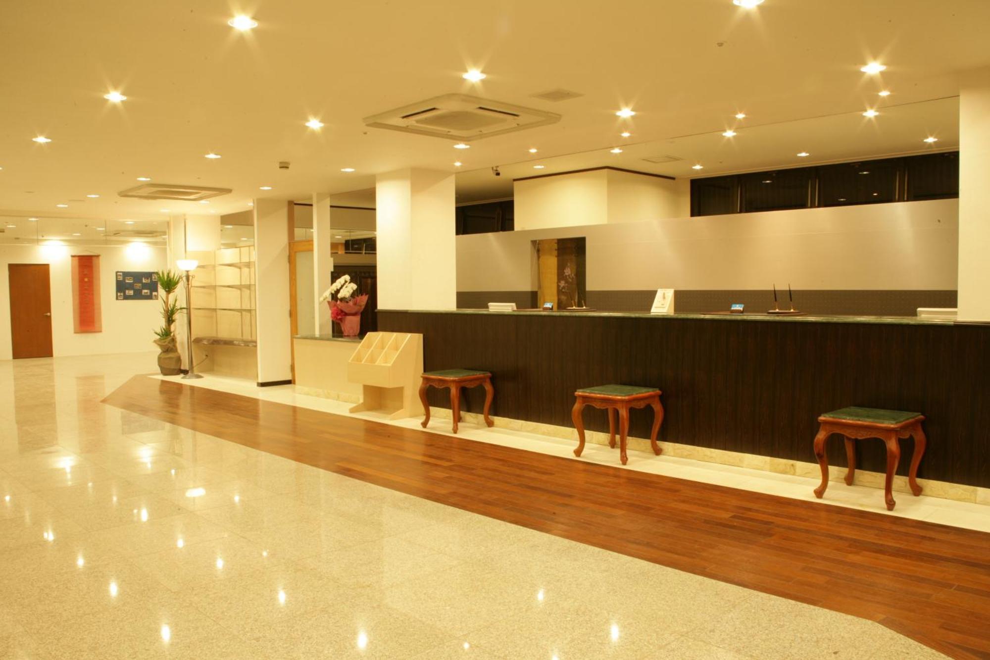 Crown Hills Hotel Himeji